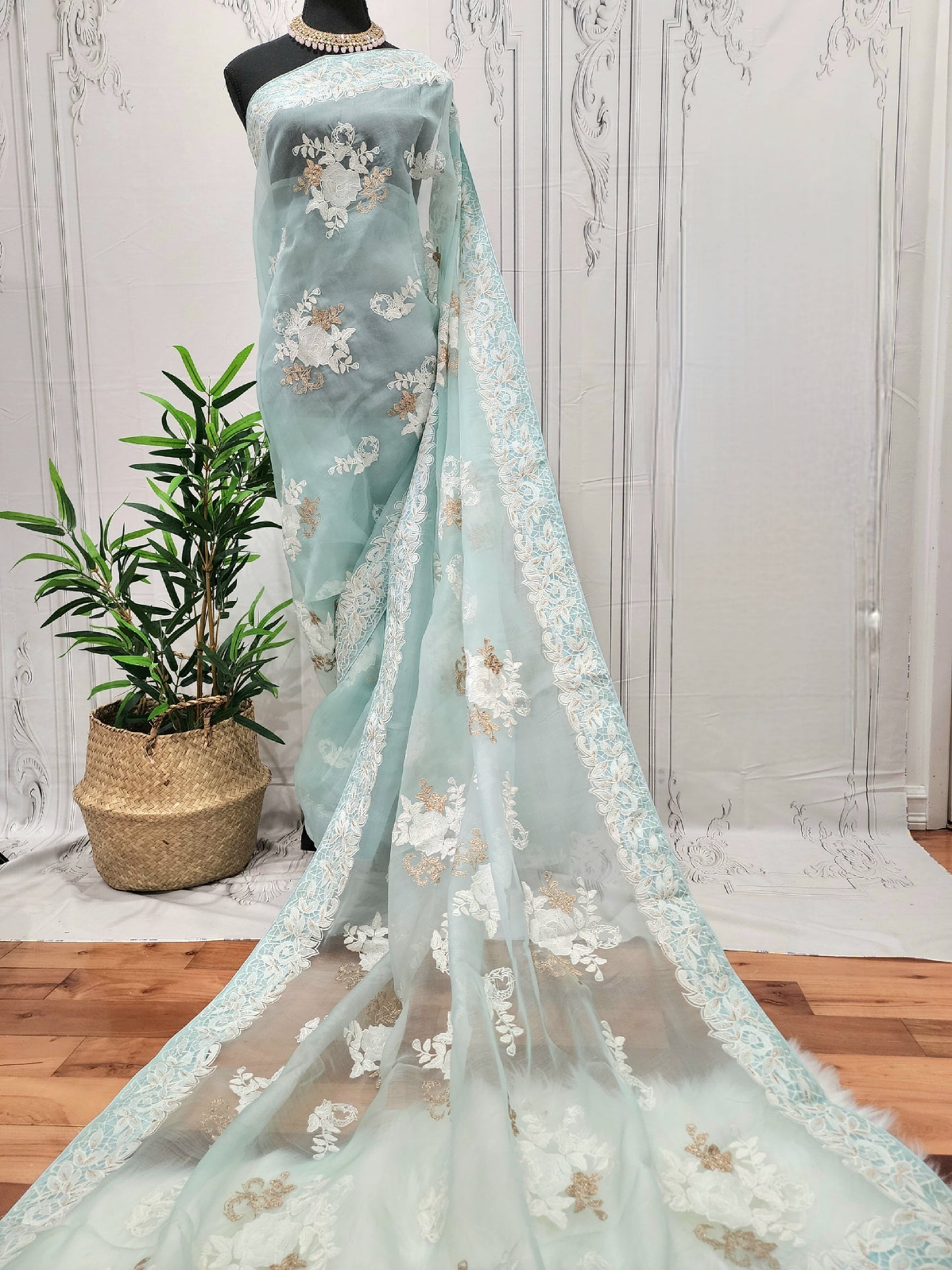 Zoya 070 - Muslin Embroidered saree