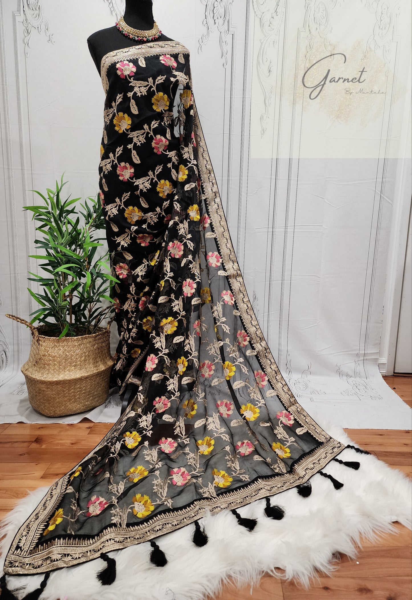 Namira - Embroidered Muslin Saree