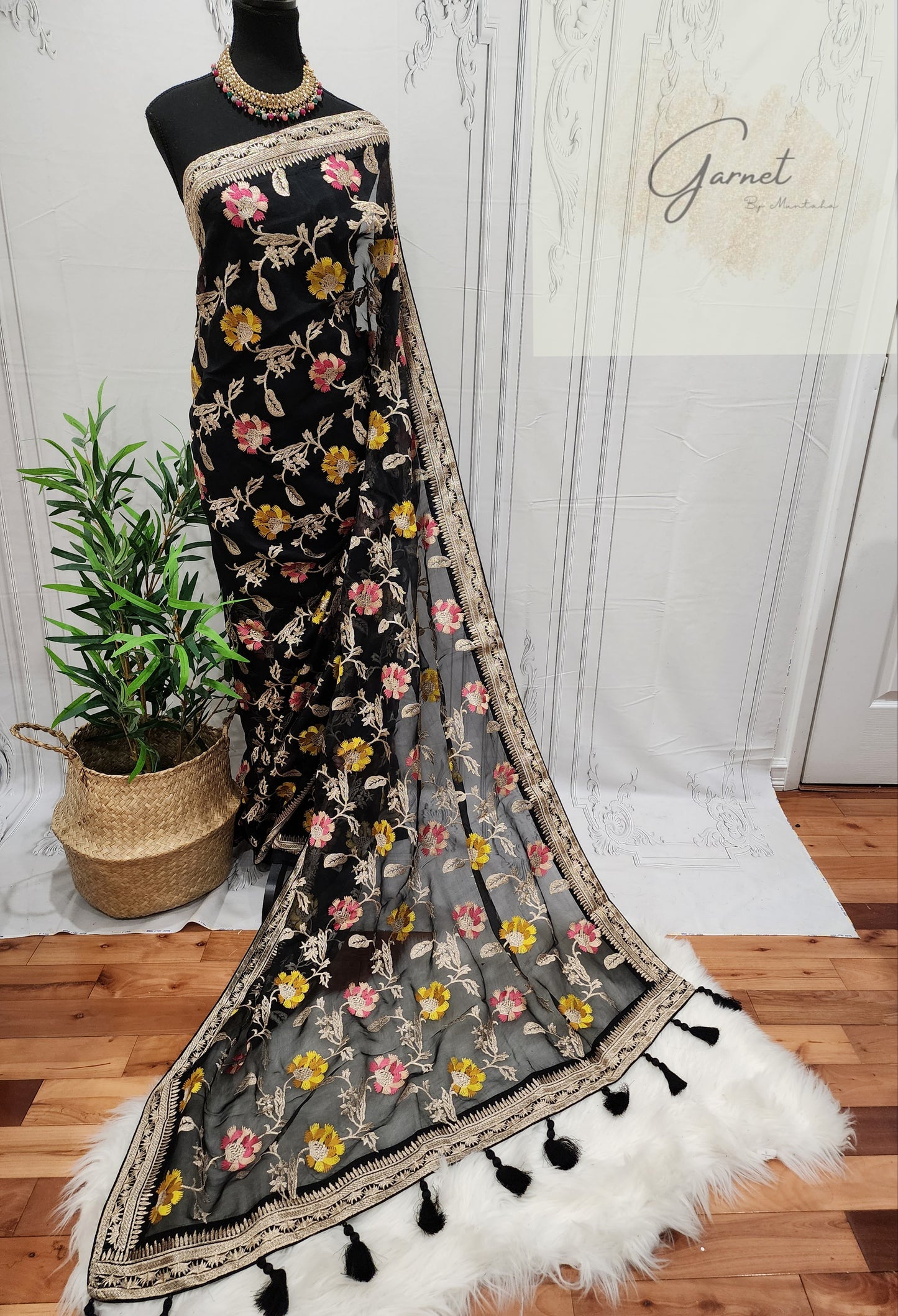 Namira - Embroidered Muslin Saree