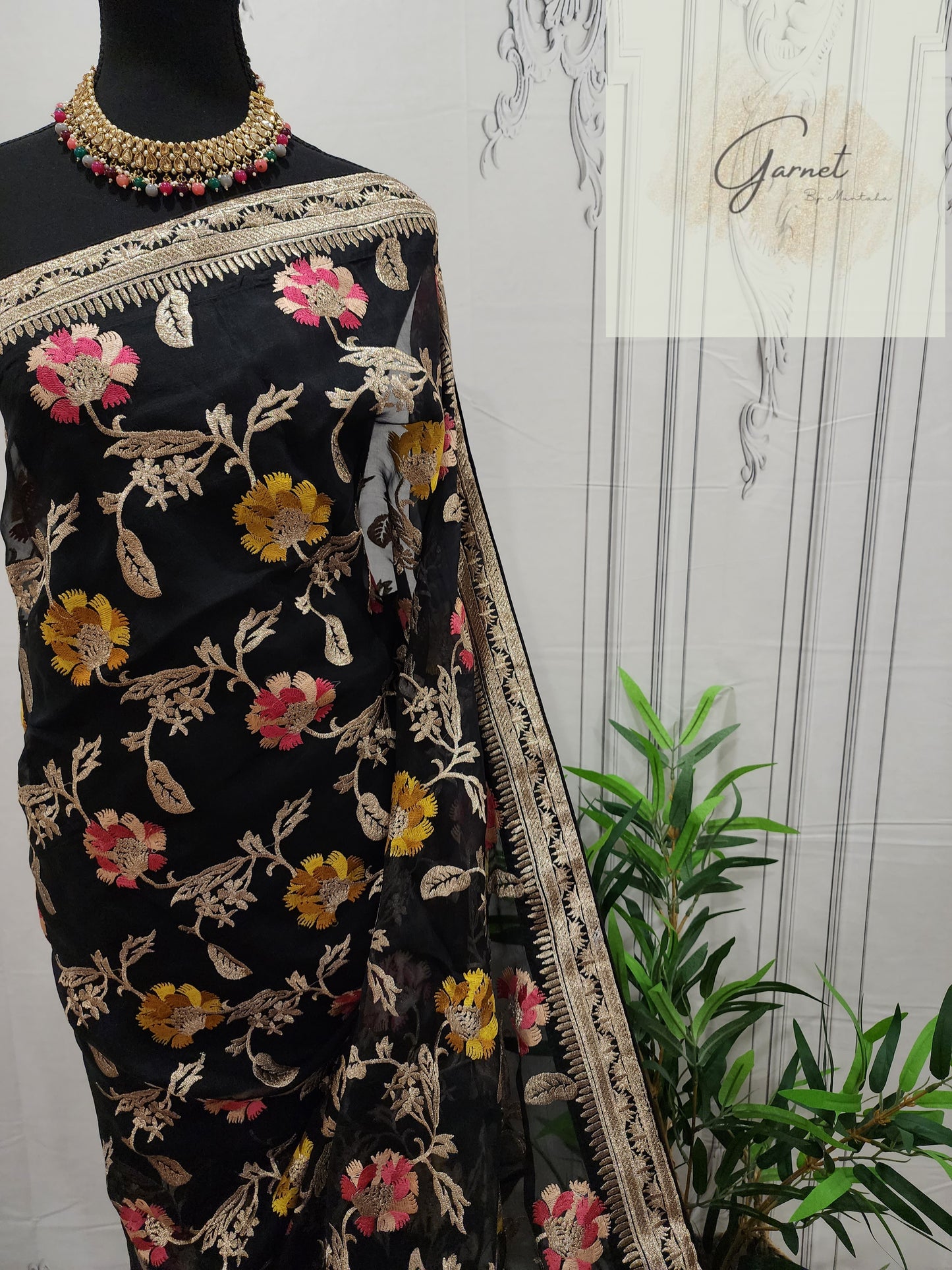 Namira - Embroidered Muslin Saree