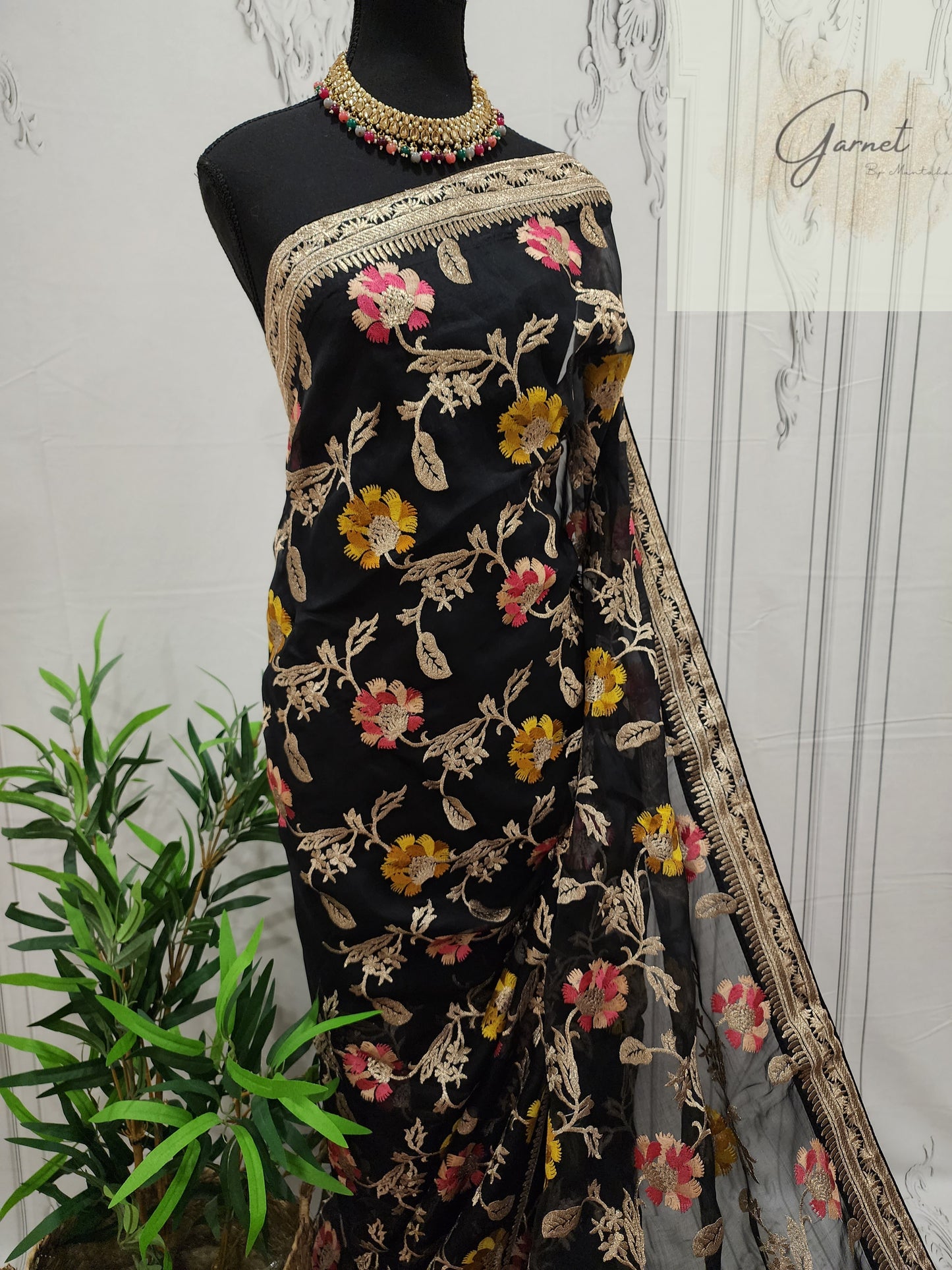 Namira - Embroidered Muslin Saree